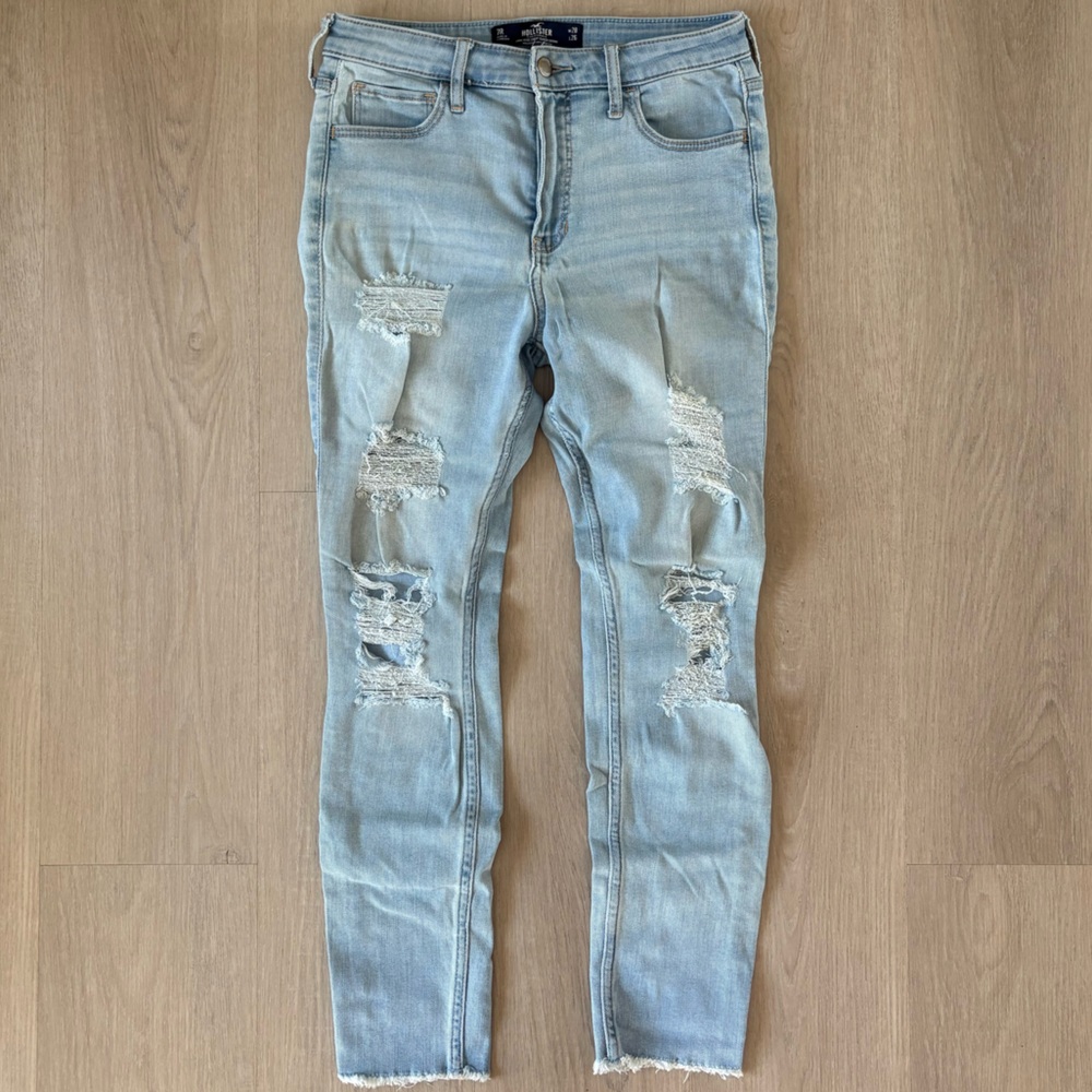 Women’s Hollister High Waisted Faded Blue Ripped Cropped Jeans